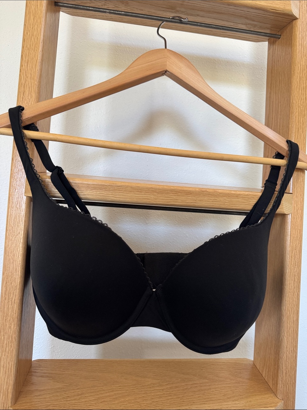 Body by Victoria Perfect Shape 36DD Victoria Secret Black Bra Light Lace Trim